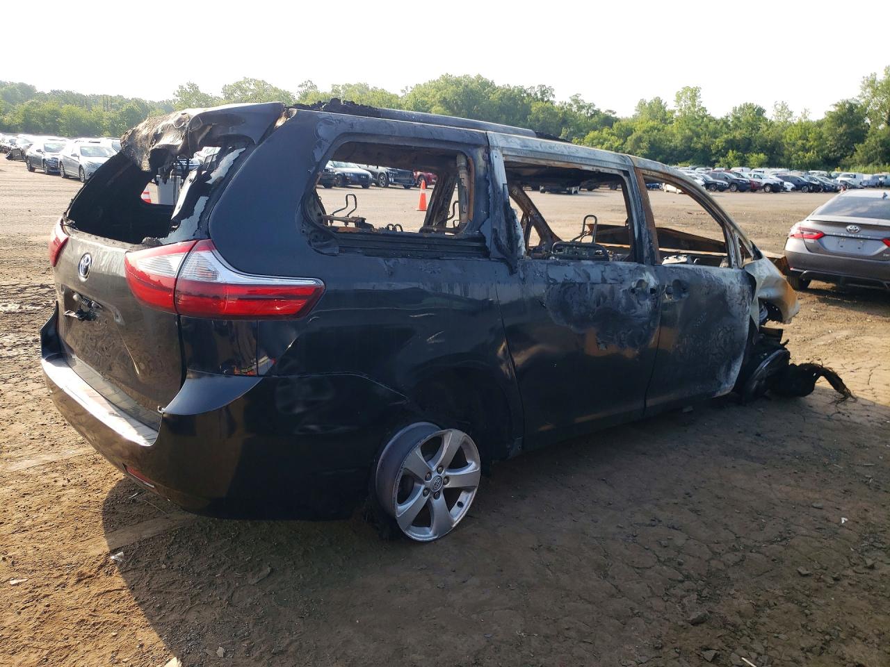 2017 TOYOTA SIENNA LE — снимка 3