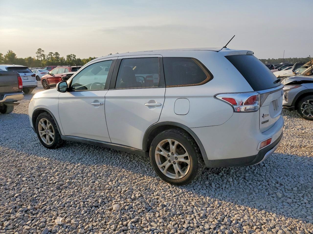 2015 MITSUBISHI OUTLANDER SE — снимка 2
