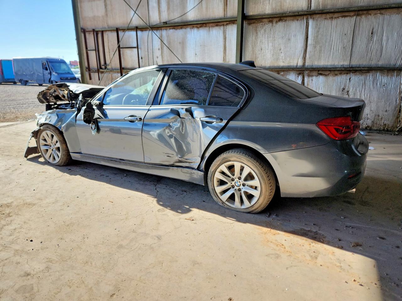 2016 BMW 320 I — снимка 2