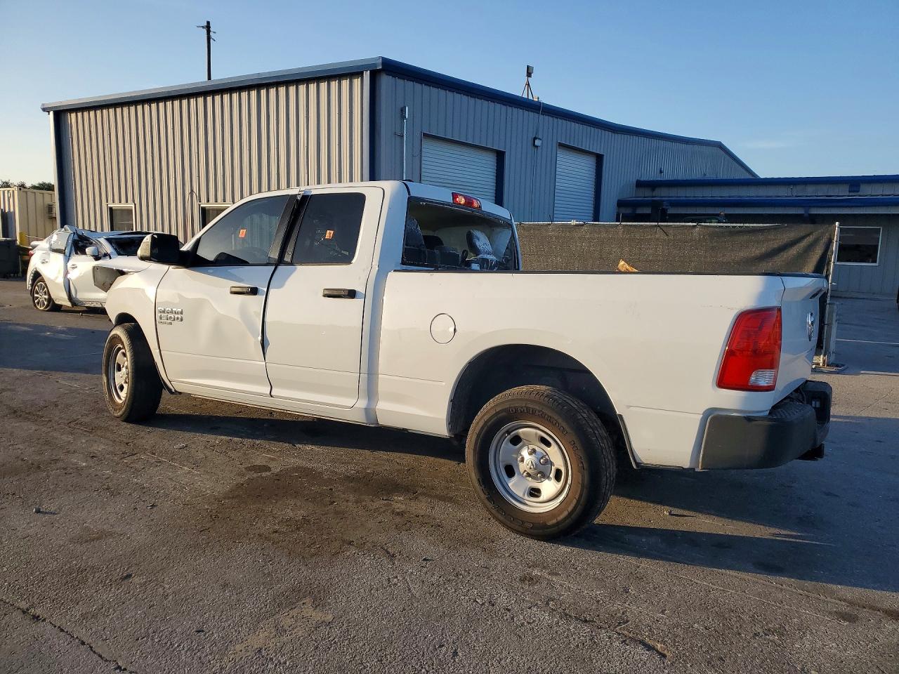 2021 RAM 1500 CLASSIC TRADESMAN — снимка 2