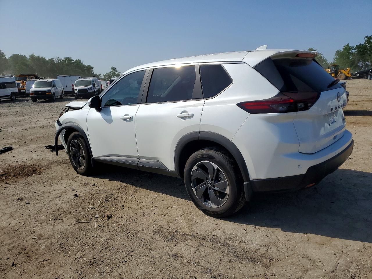 2026 NISSAN ROGUE SV — снимка 2