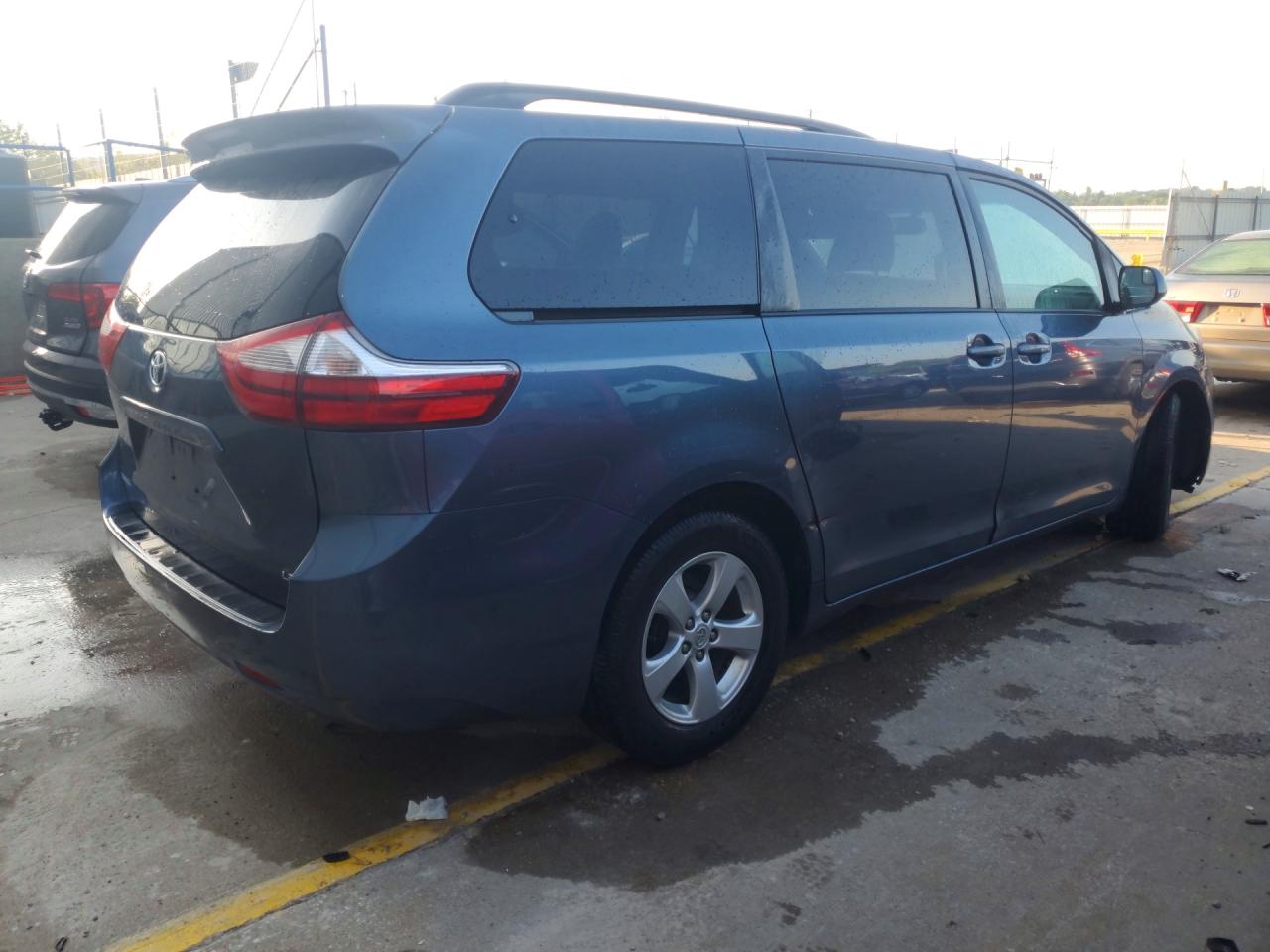 2017 TOYOTA SIENNA LE — снимка 3