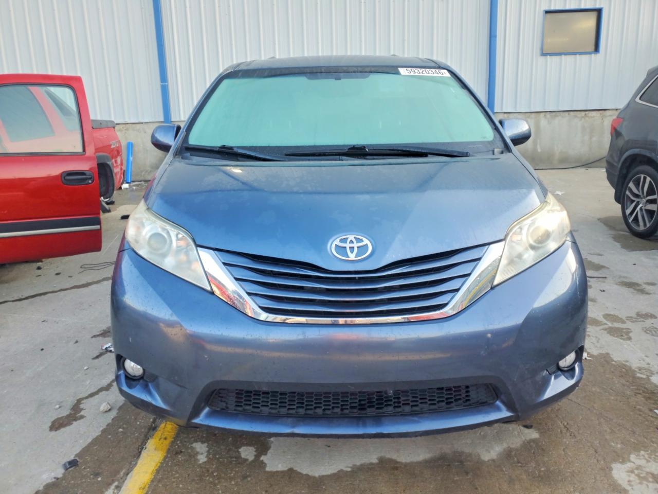 2017 TOYOTA SIENNA LE — снимка 5