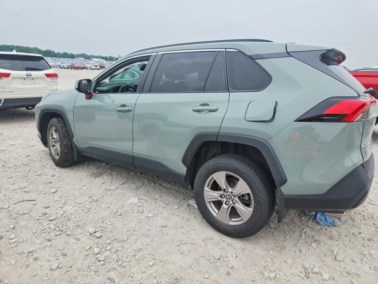 2022 TOYOTA RAV4 XLE — снимка 2
