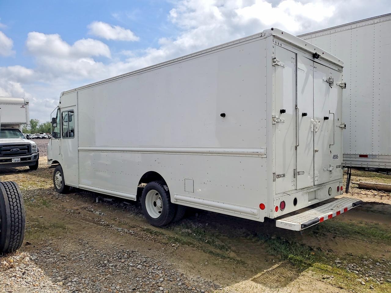2015 FORD F59 — снимка 2