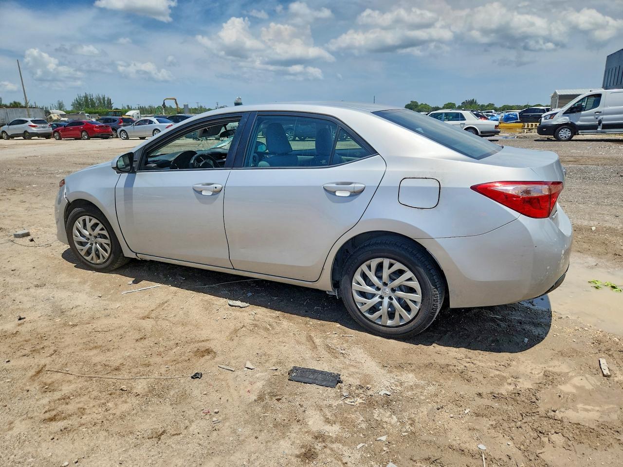 2017 TOYOTA COROLLA LE — снимка 2