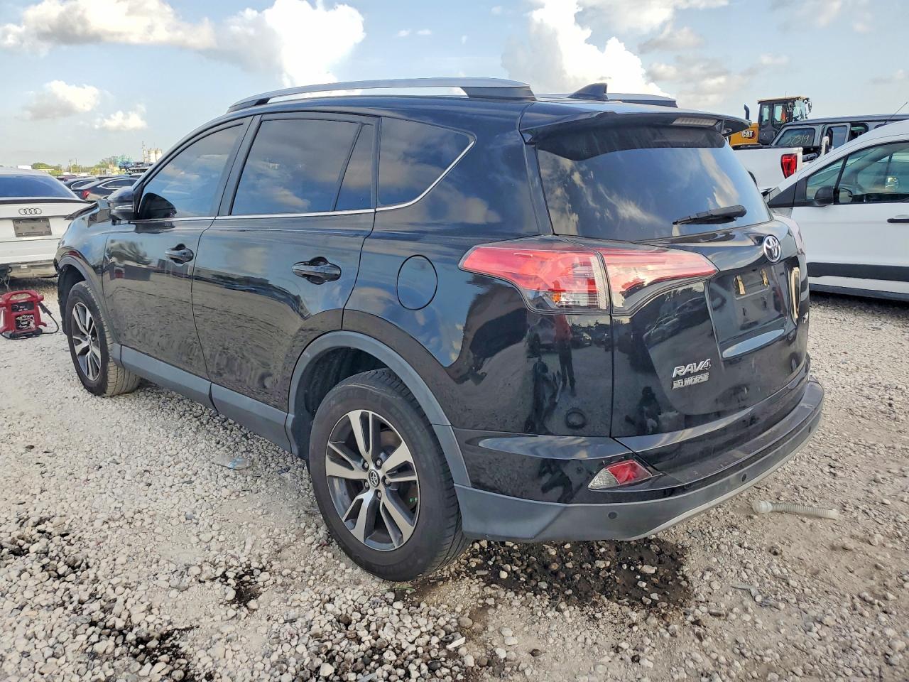 2018 TOYOTA RAV4 XLE — снимка 2