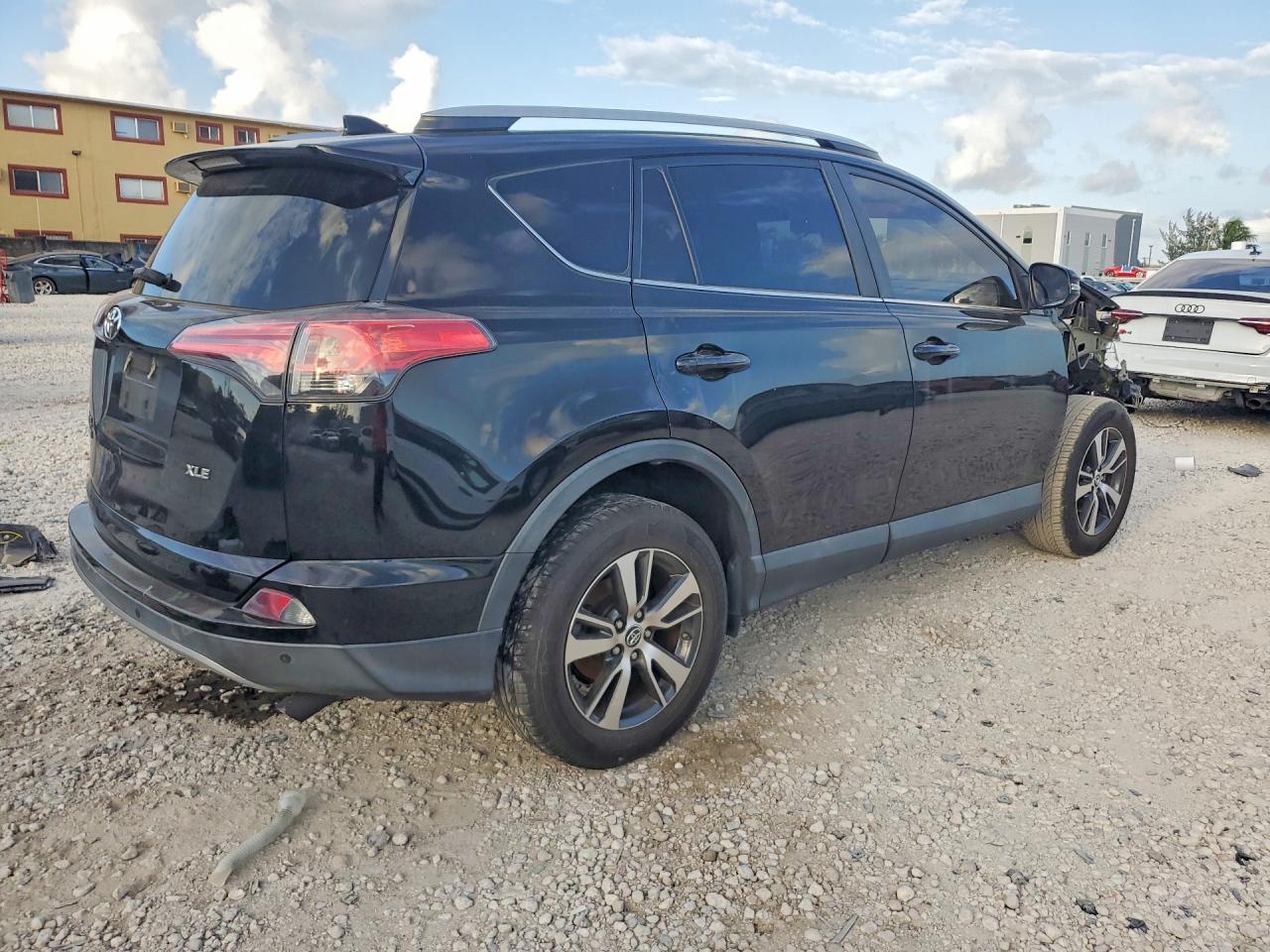 2018 TOYOTA RAV4 XLE — снимка 3