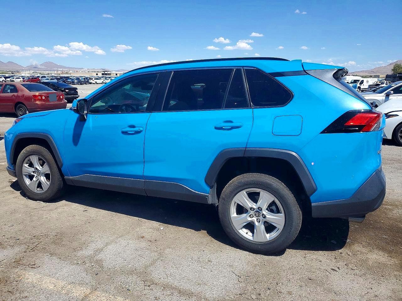 2021 TOYOTA RAV4 XLE — снимка 2