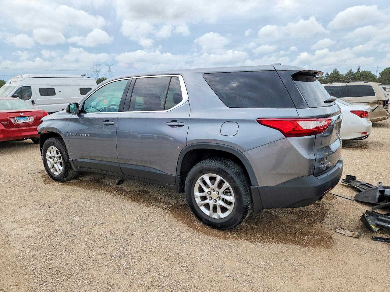 2018 CHEVROLET TRAVERSE LS — снимка 2