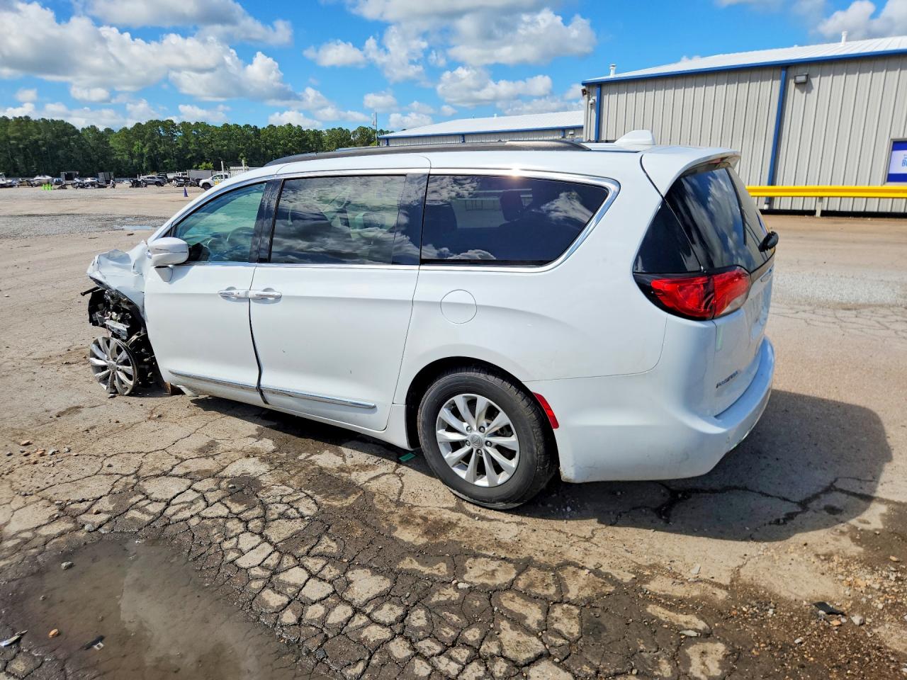 2017 CHRYSLER PACIFICA TOURING L — снимка 2