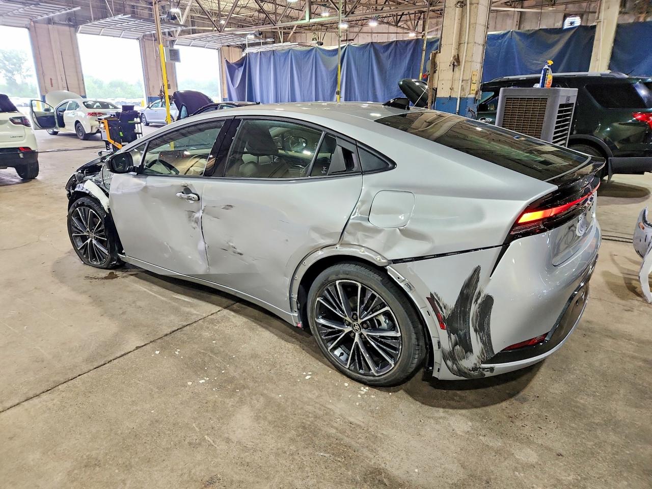 2026 TOYOTA PRIUS XLE — снимка 2