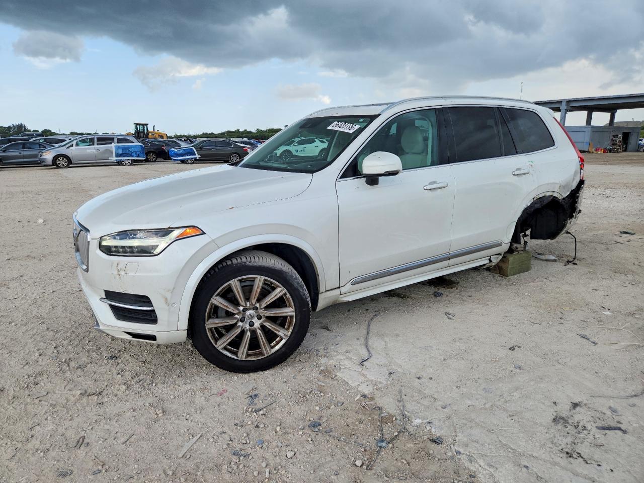2017 VOLVO XC90 T6