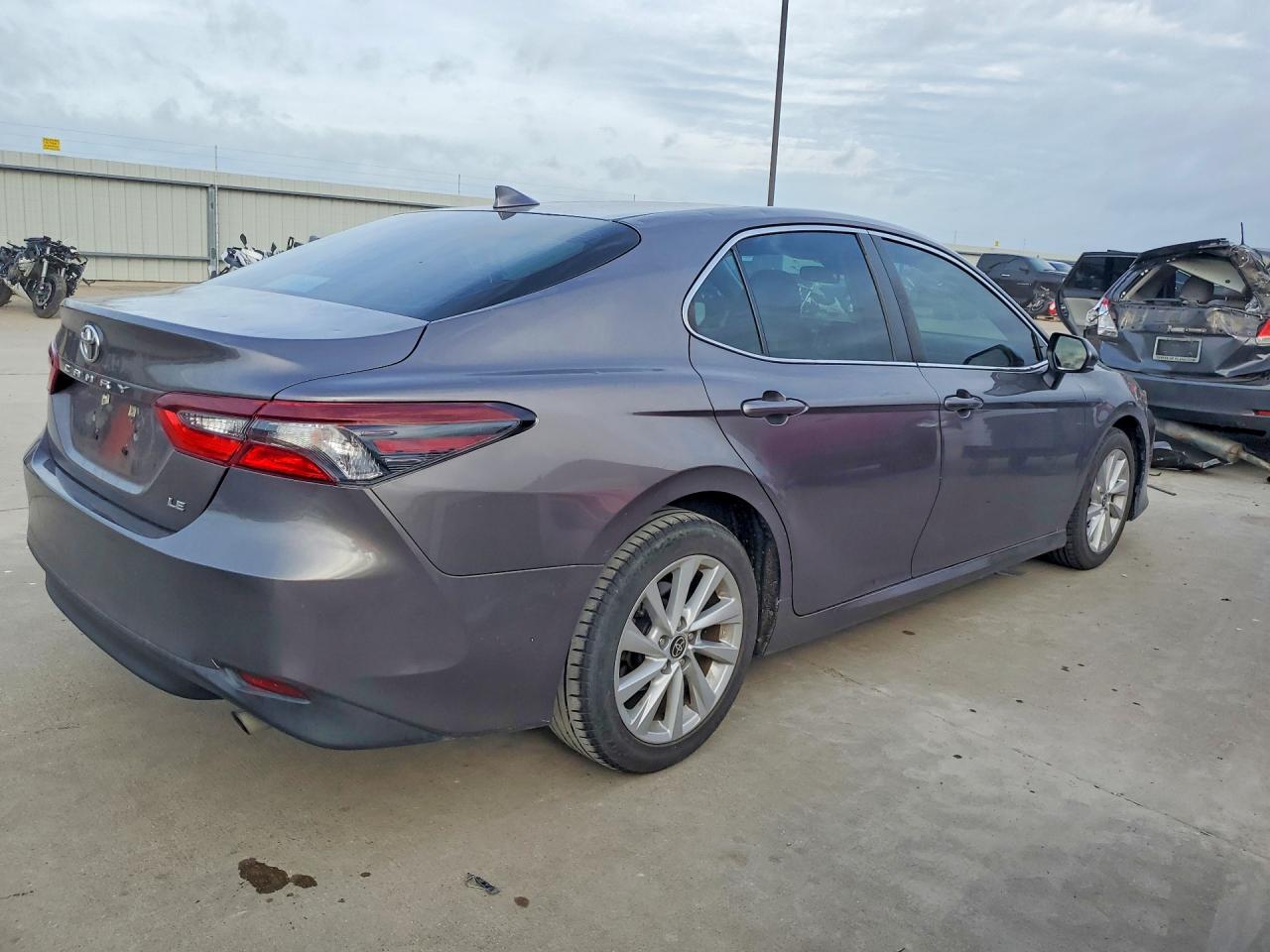 2021 TOYOTA CAMRY LE — снимка 3