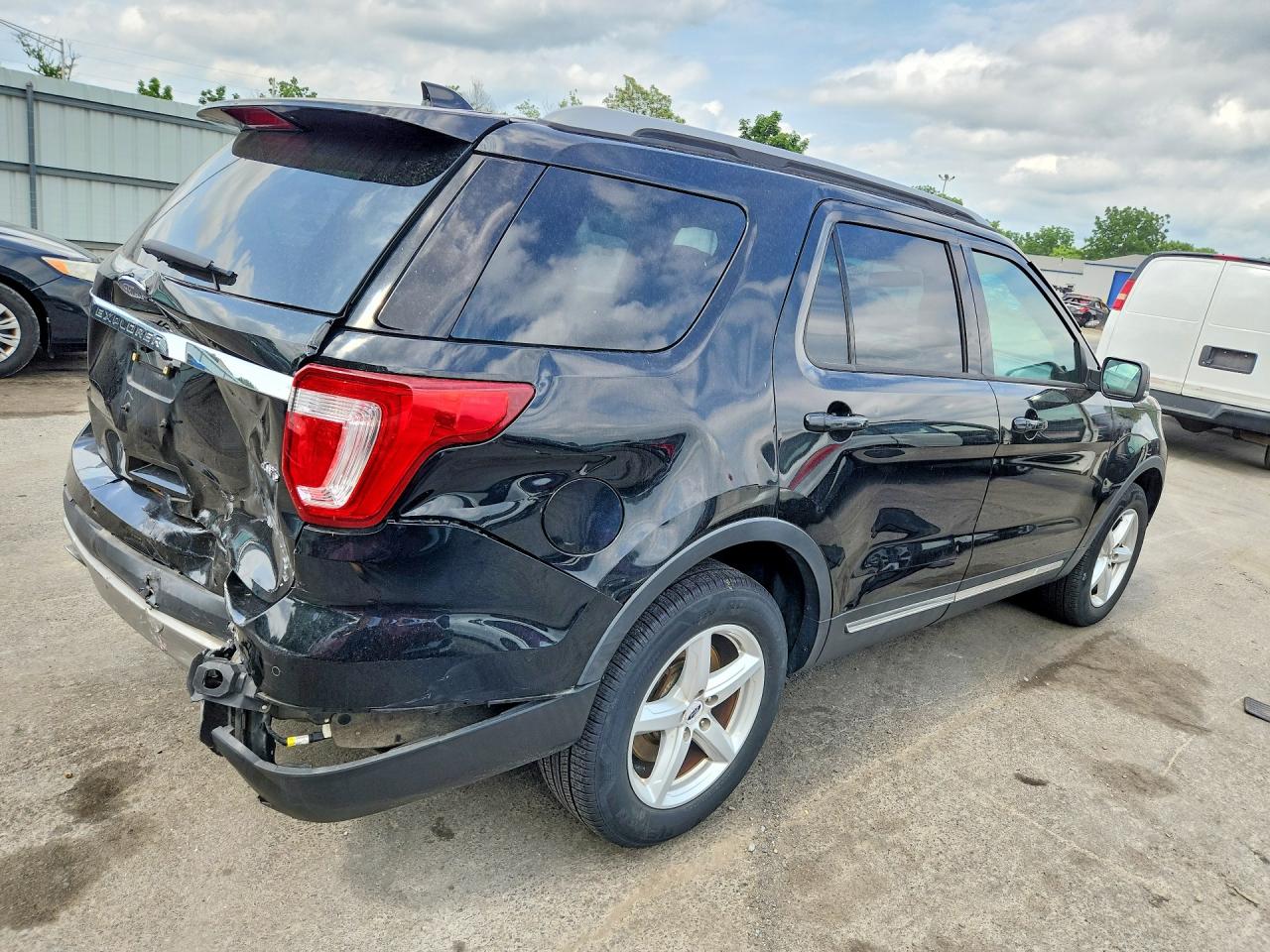 2017 FORD EXPLORER XLT — снимка 3