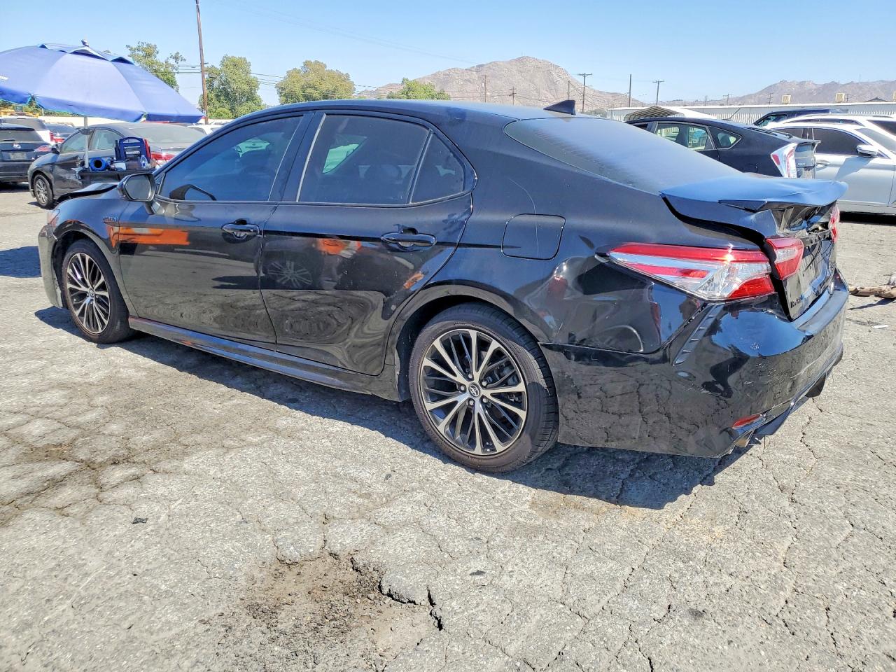 2019 TOYOTA CAMRY HYBRID SE — снимка 2