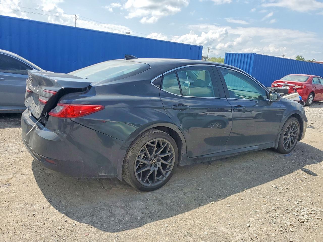 2026 TOYOTA CAMRY XLE — снимка 3