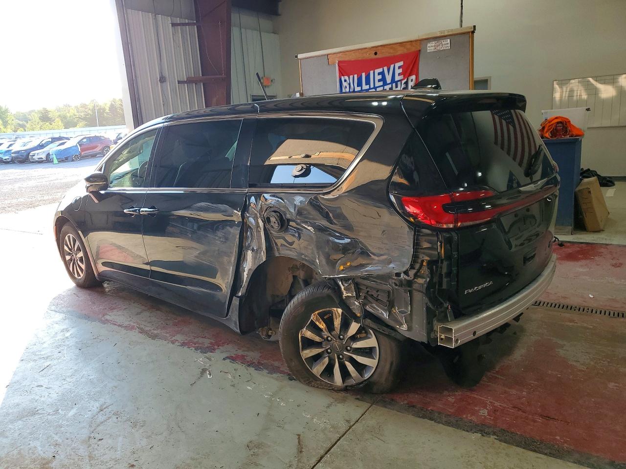2022 CHRYSLER PACIFICA HYBRID TOURING L — снимка 2