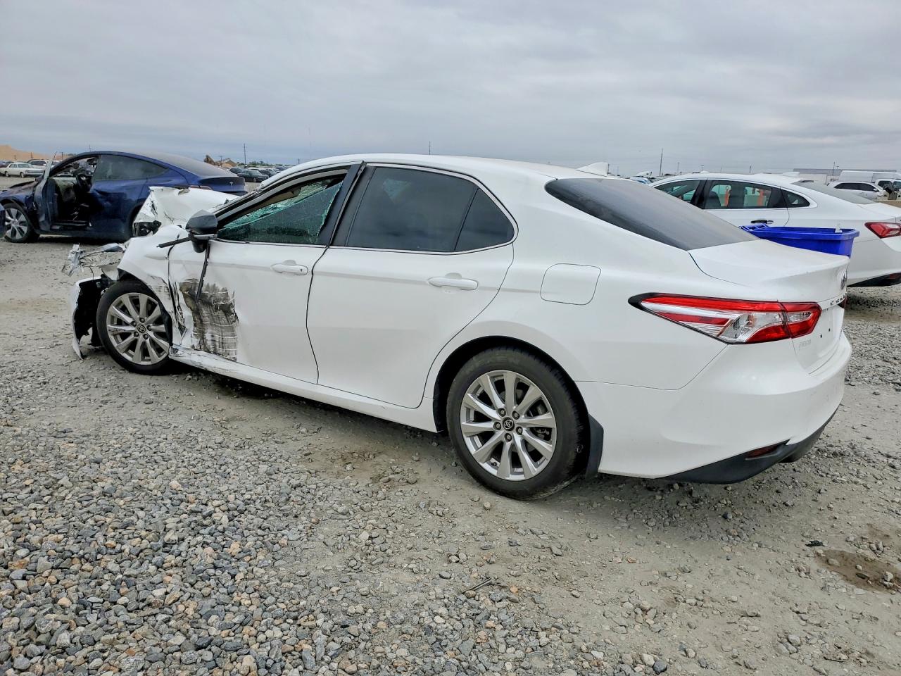 2020 TOYOTA CAMRY LE — снимка 2
