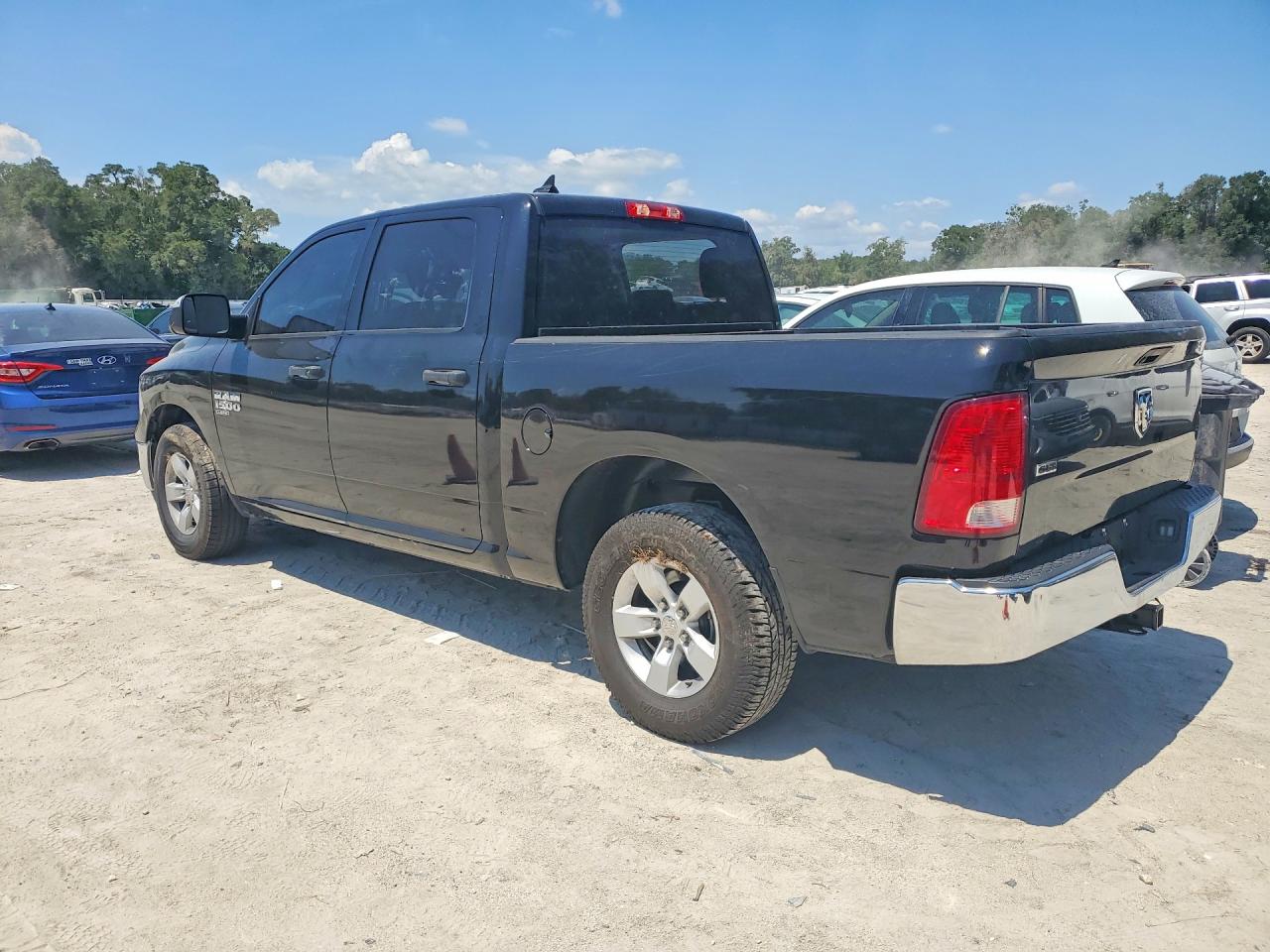 2022 RAM 1500 CLASSIC SLT — снимка 2