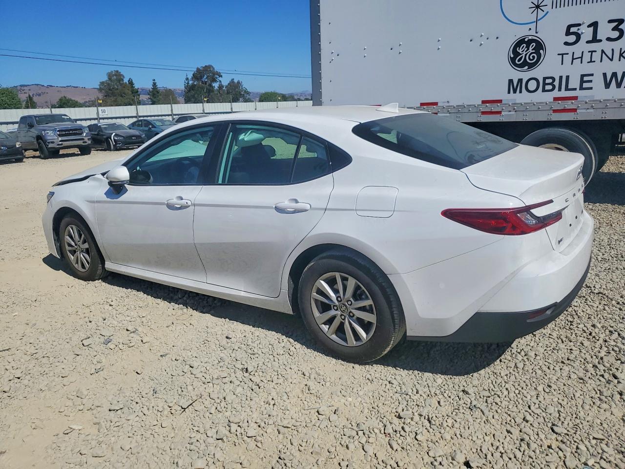 2026 TOYOTA CAMRY LE — снимка 2