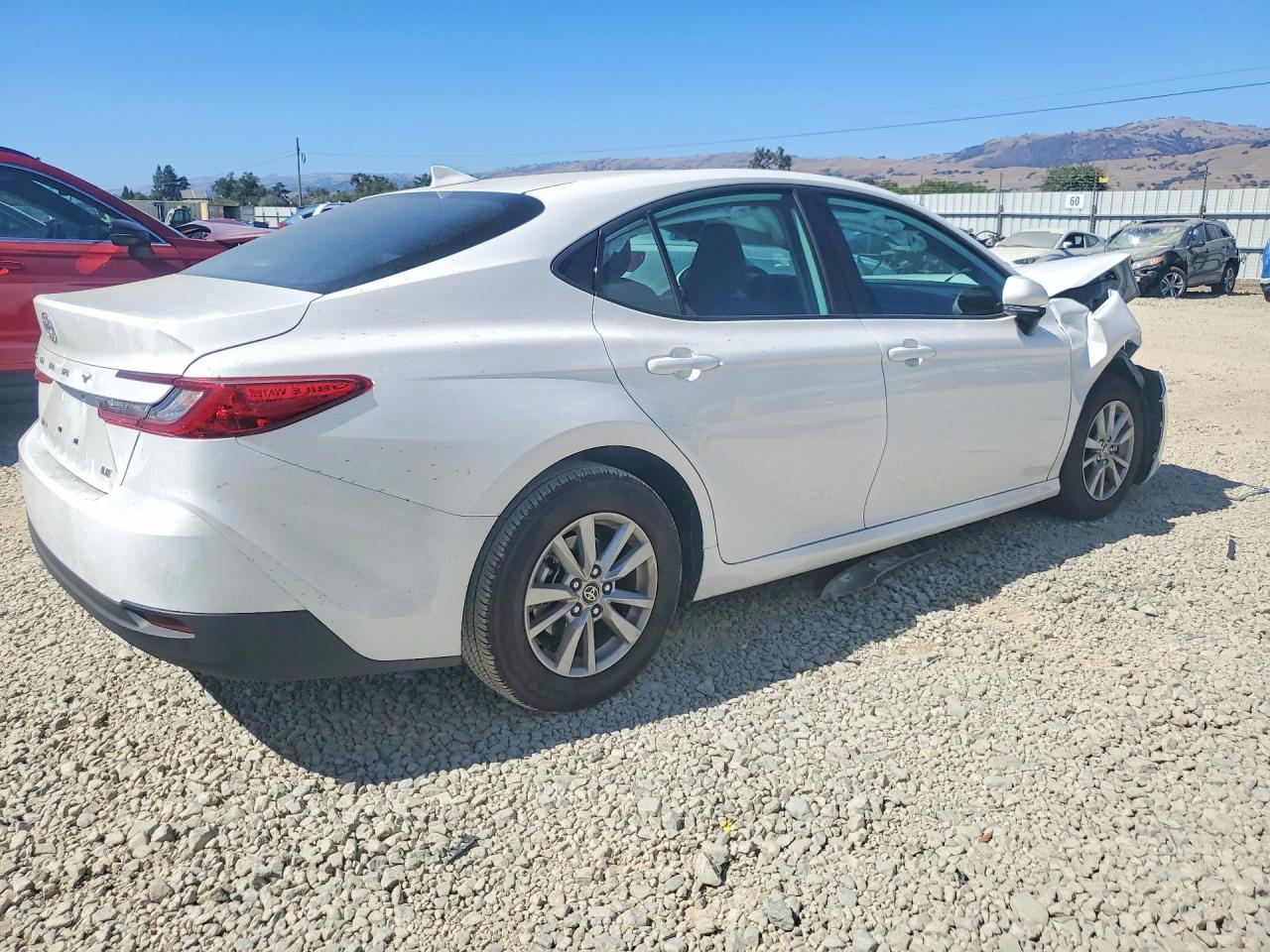 2026 TOYOTA CAMRY LE — снимка 3
