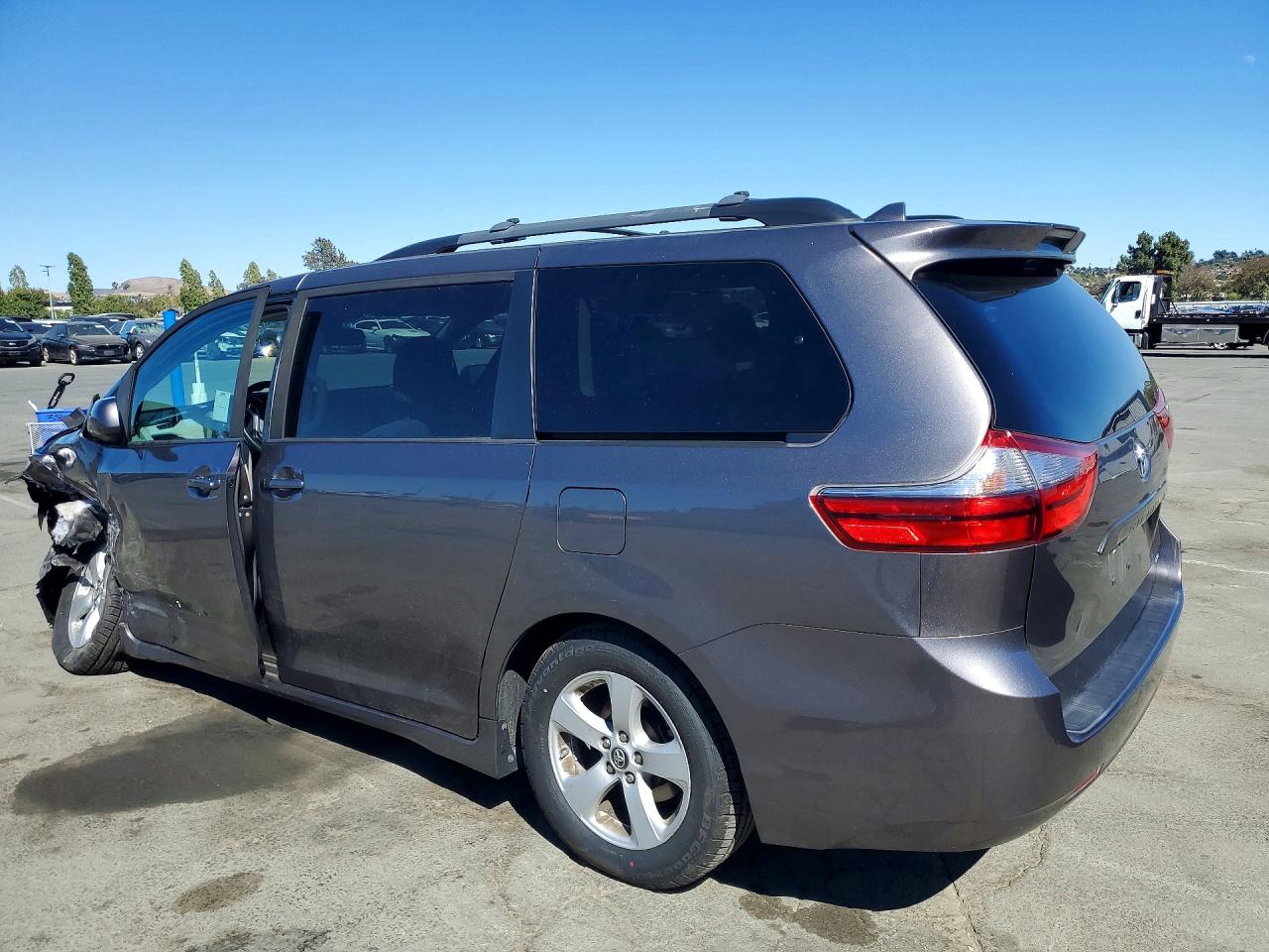 2020 TOYOTA SIENNA LE — снимка 2
