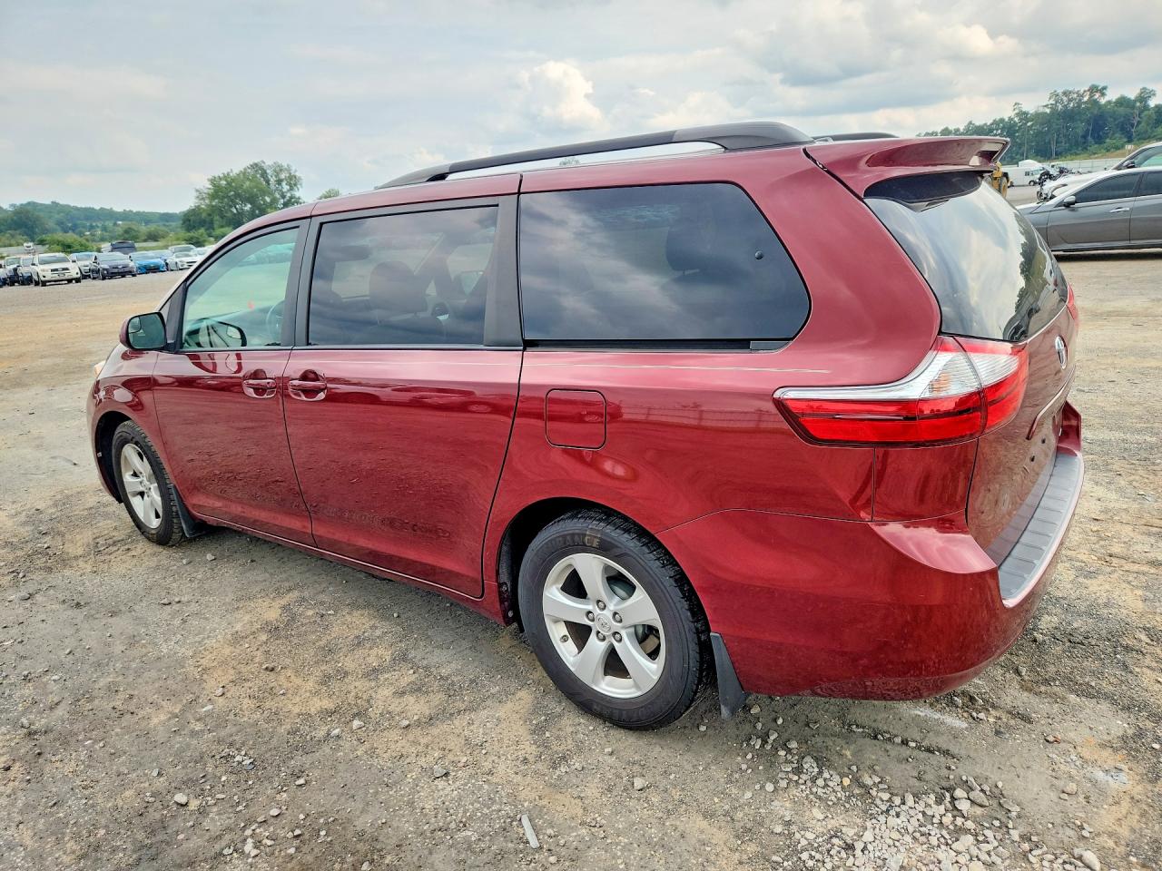 2016 TOYOTA SIENNA LE — снимка 2