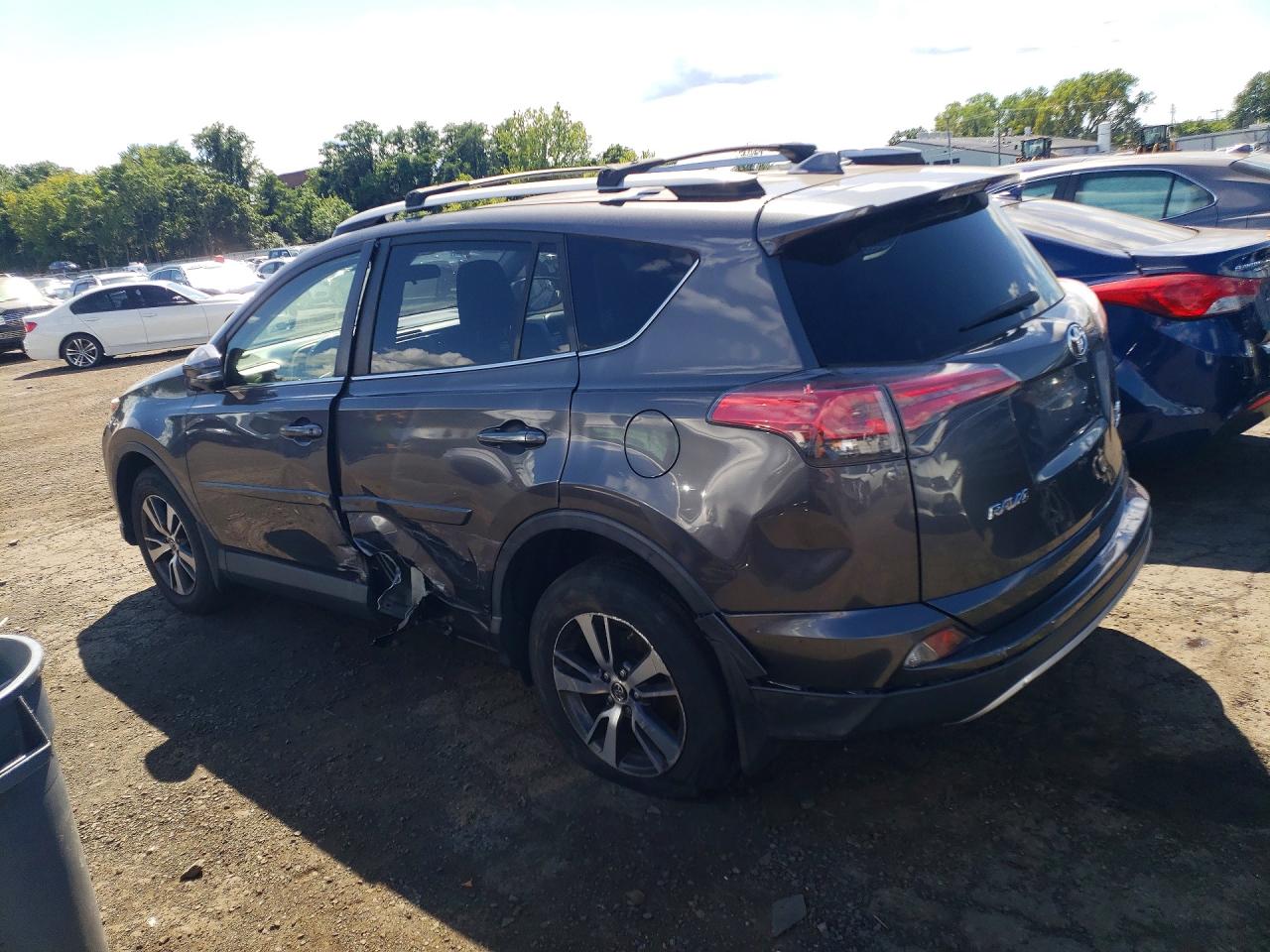 2017 TOYOTA RAV4 XLE — снимка 2