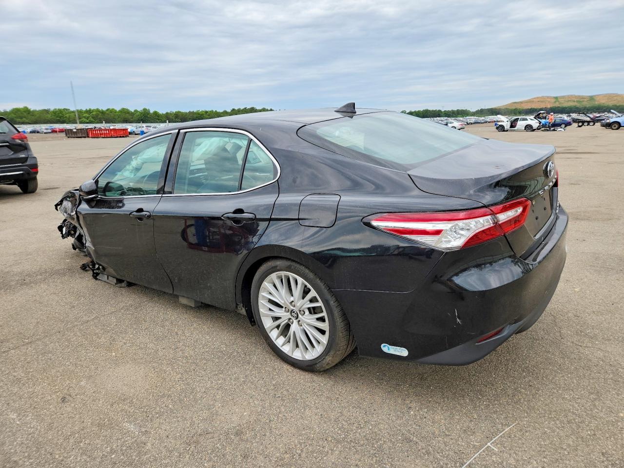 2019 TOYOTA CAMRY HYBRID XLE — снимка 2
