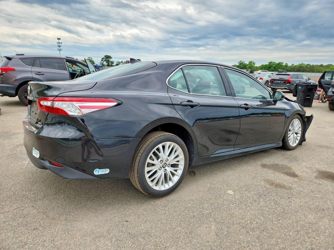 2019 TOYOTA CAMRY HYBRID XLE — снимка 3
