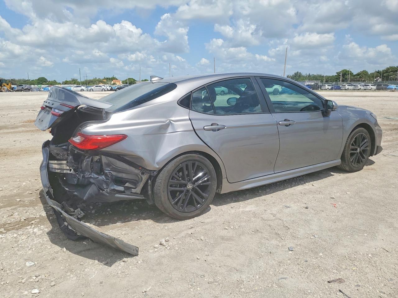 2025 TOYOTA CAMRY SE — снимка 3