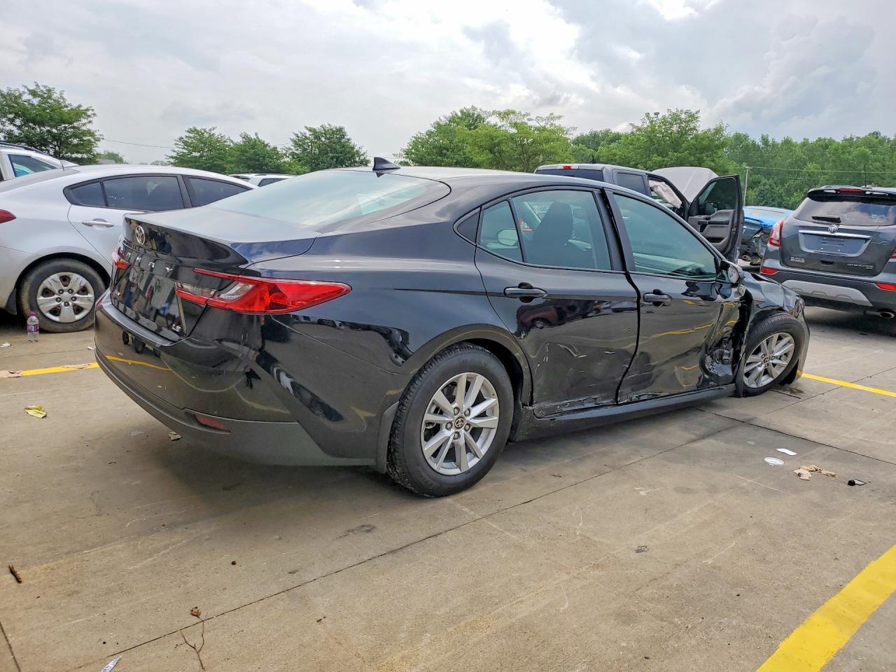 2026 TOYOTA CAMRY LE — снимка 3