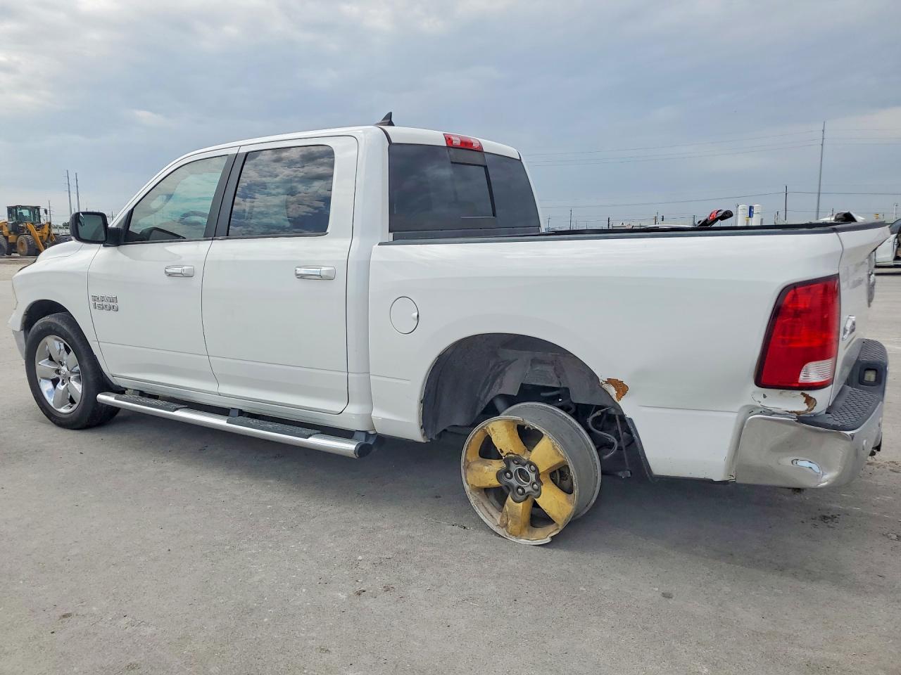 2017 RAM 1500 SLT — снимка 2
