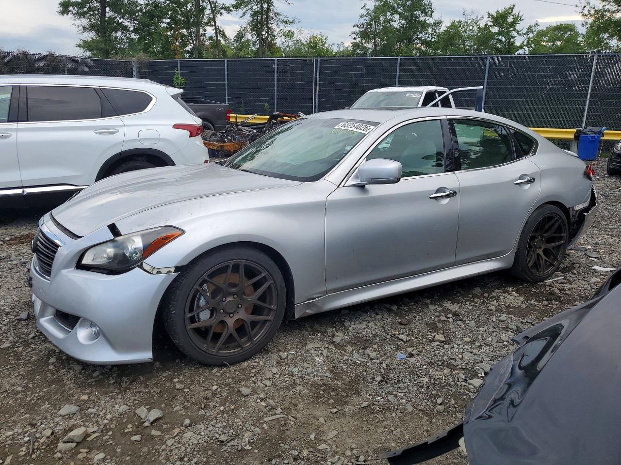 2013 INFINITI M56 BASE