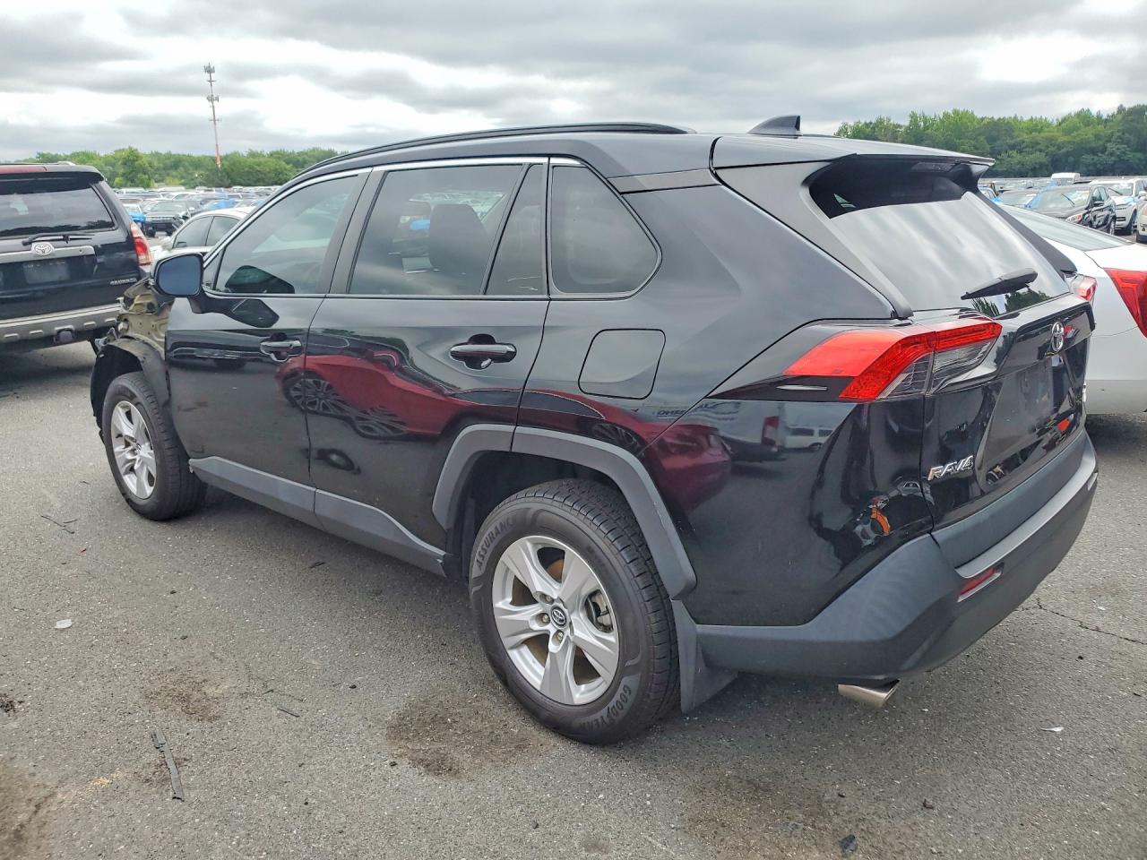 2020 TOYOTA RAV4 XLE — снимка 2