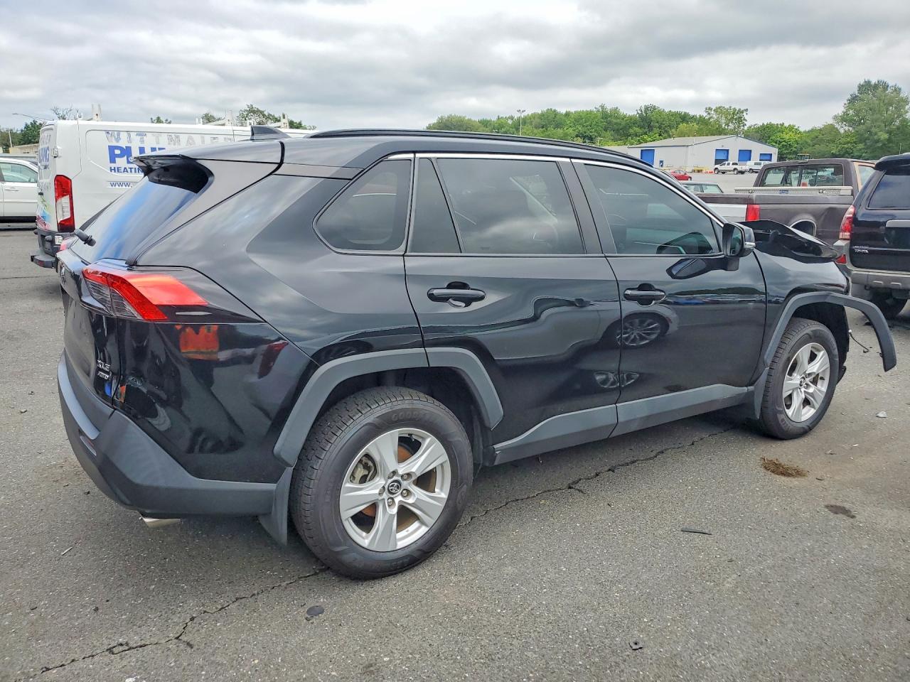 2020 TOYOTA RAV4 XLE — снимка 3