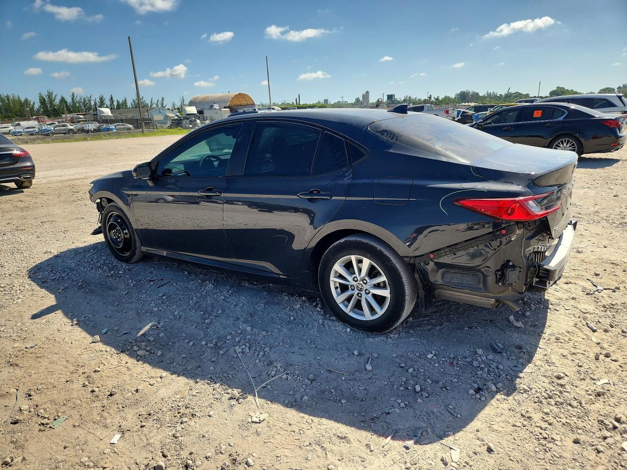 2025 TOYOTA CAMRY LE — снимка 2