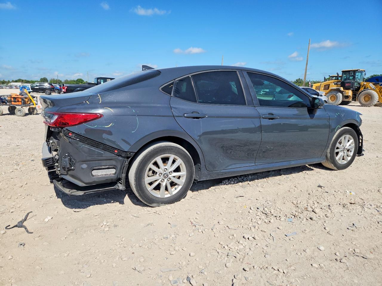 2025 TOYOTA CAMRY LE — снимка 3
