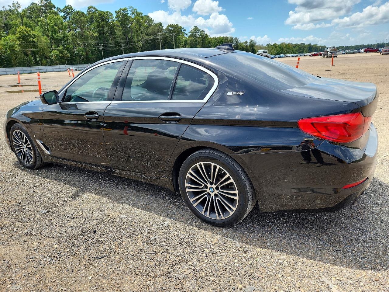 2019 BMW 530E — снимка 2