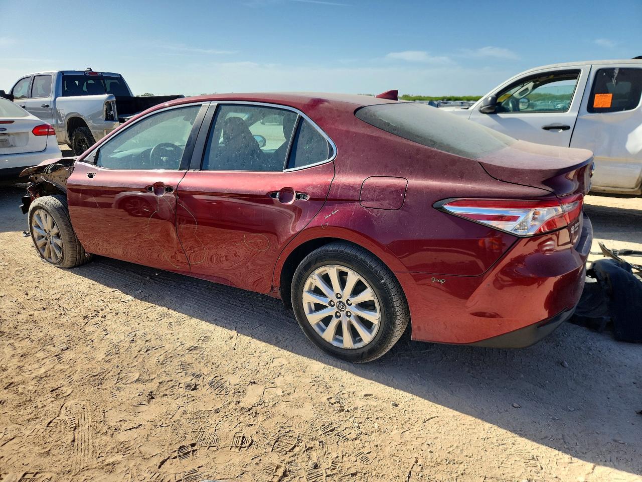 2019 TOYOTA CAMRY LE — снимка 2