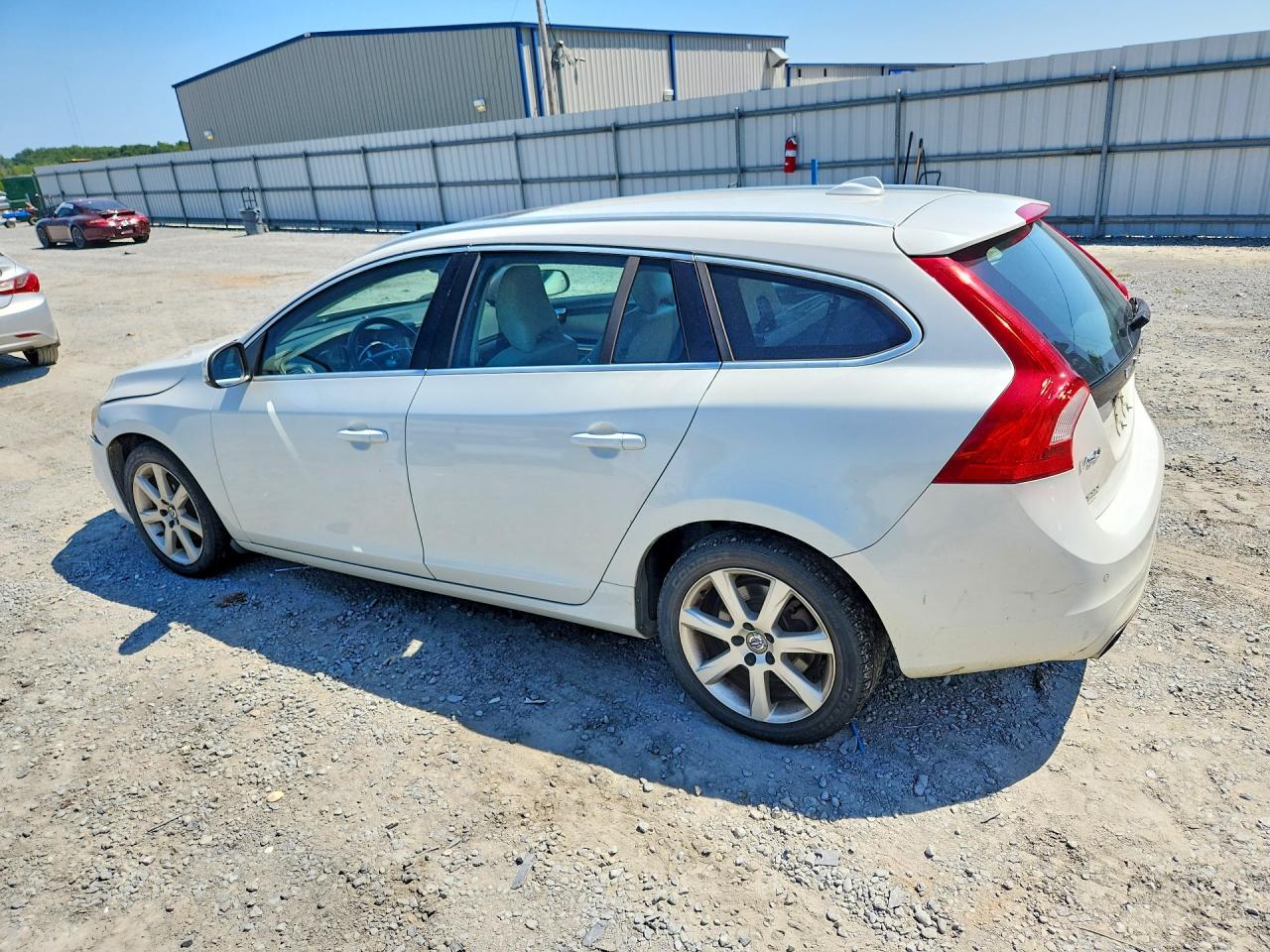 2017 VOLVO V60 T5 PLATINUM — снимка 2