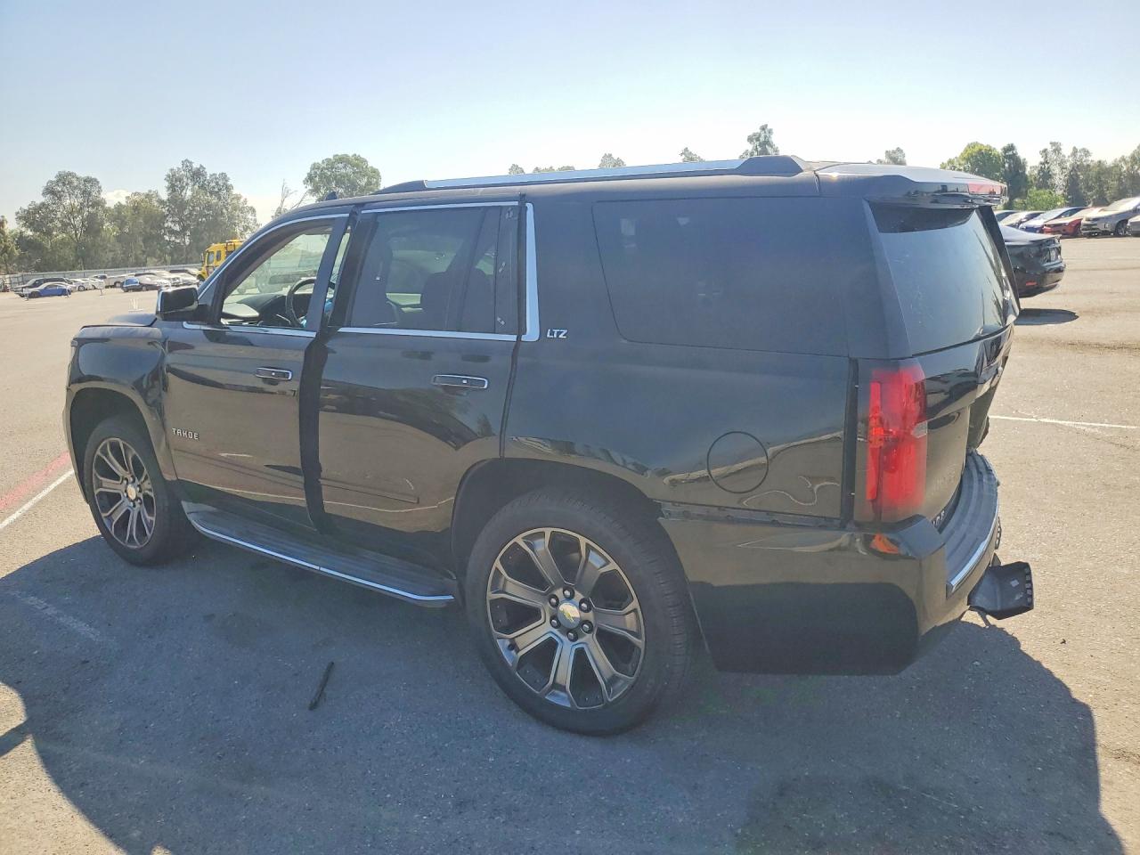 2015 CHEVROLET TAHOE C1500 LTZ — снимка 2