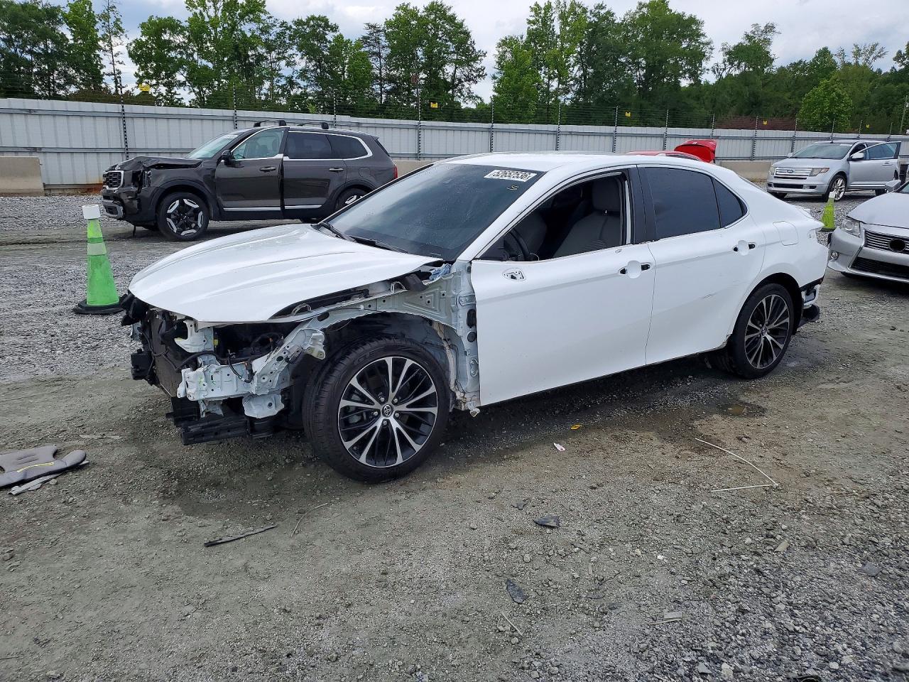 2019 TOYOTA CAMRY SE