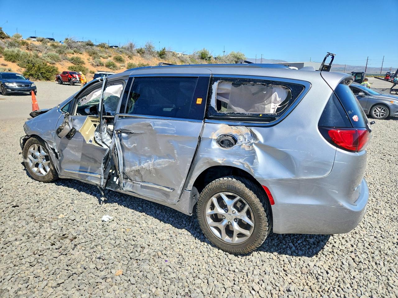 2018 CHRYSLER PACIFICA LIMITED — снимка 2