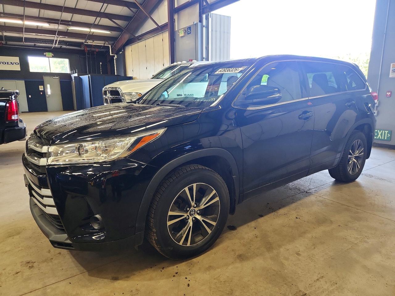 2018 TOYOTA HIGHLANDER LE