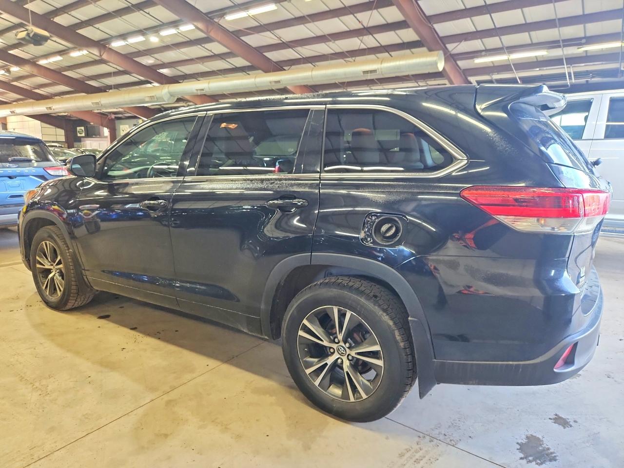 2018 TOYOTA HIGHLANDER LE — снимка 2