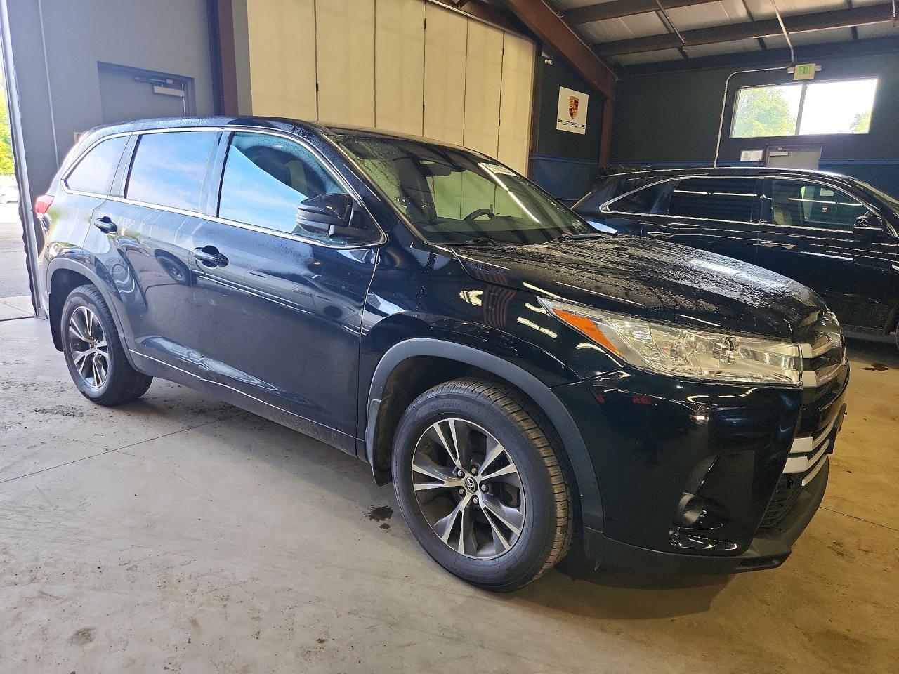 2018 TOYOTA HIGHLANDER LE — снимка 4