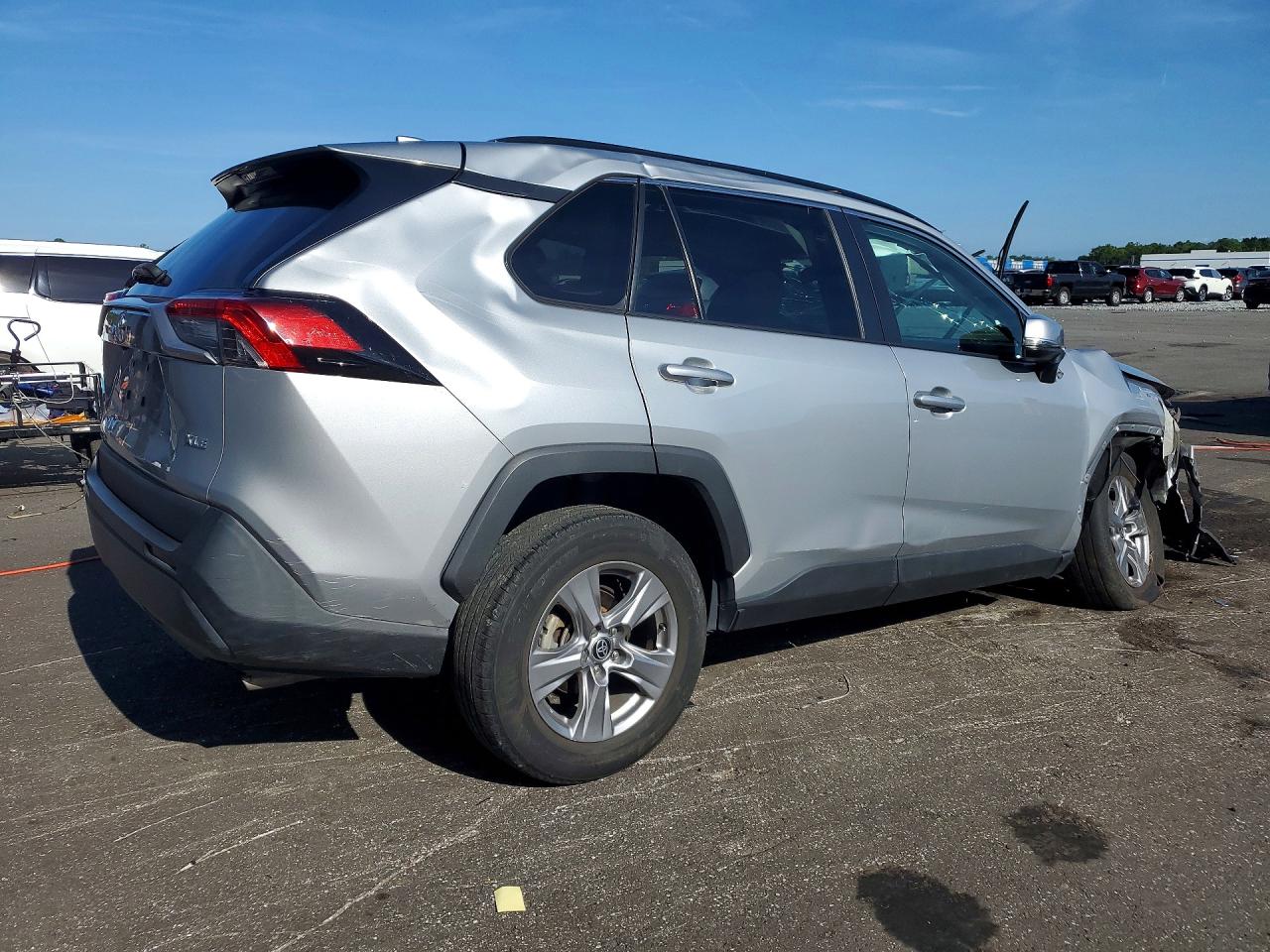 2023 TOYOTA RAV4 XLE — снимка 3