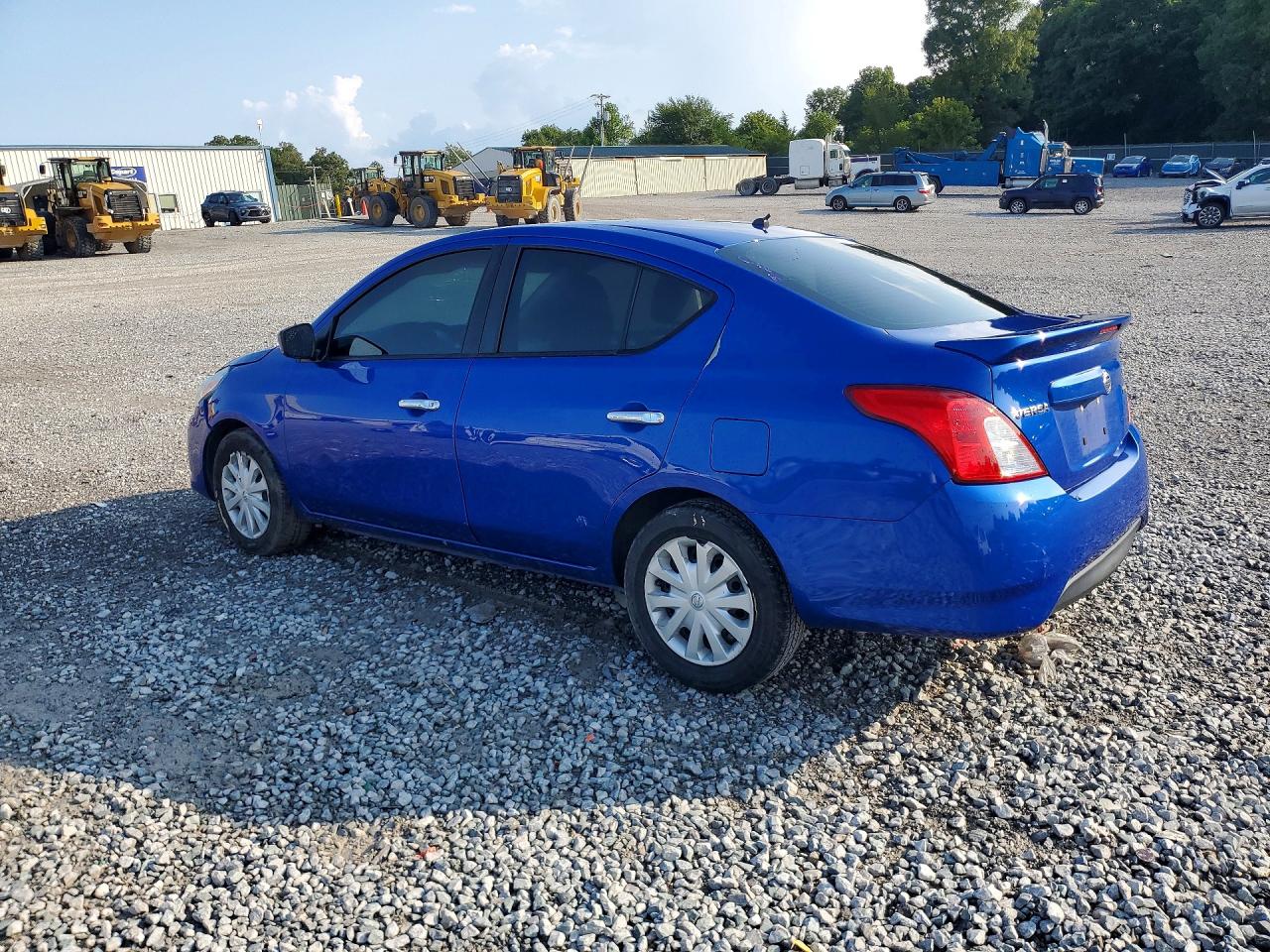 2017 NISSAN VERSA 1.6 SV — снимка 2